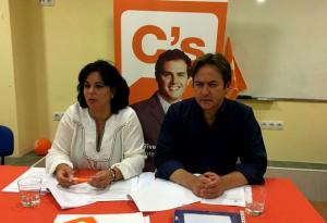 Concejales de Cs en Otura, María Jesús Aguilera y Antonio Cánovas. 