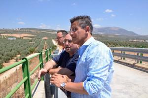 Luis Salvador, en una visita a las obras del AVE.