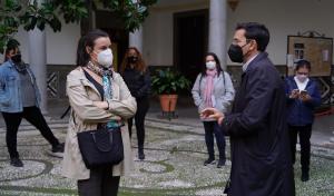 Paco Cuenca, en el patio del Ayuntamiento. 