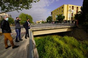 Cuenca en su visita al entorno del final de la Avenida de Dílar.