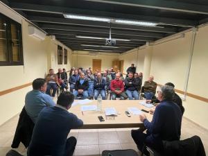 Reunión entre representantes del Ayuntamiento de Cúllar y ganaderos afectados.