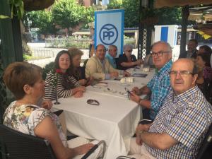 Desayuno de populares con mayores.