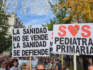 Pancartas en una de las manifestaciones en Granada por la calidad de la sanidad pública andaluza.
