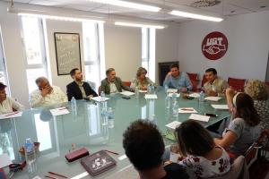 Cuenca con representantes de CCOO y UGT.