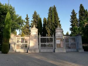 Entrada al cementerio de Granada. 