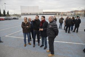 El alcalde, en una visita reciente al antiguo recinto del botellódromo.