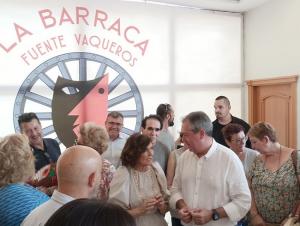 Juan Espadas con Carmen Calvo y otros representantes socialistas granadinos, en Fuente Vaqueros. 