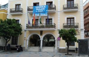 Fachada del Ayuntamiento de Almuñécar.