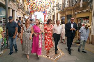 El consejero de Presidencia, con el de Turismo y la de Hacienda y otros representantes del PP, en Ronda.