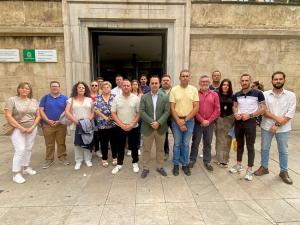 Alcaldes y portavoces, a las puertas de la Delegación de la Junta en Granada. 