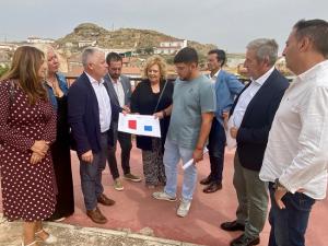 El diputado provincial José María Villegas y el portavoz socialista en Fonelas Héctor Moltalbán junto a miembros del grupo socialista en la Diputación de Granada.