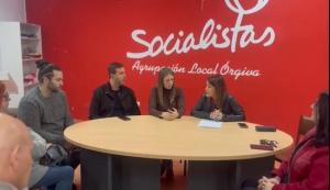 María Morillas, en el centro de la imagen, en una reciente visita de Olga Manzano a Órgiva.