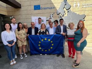 Foto de familia de los galardonados con los premios de JSA Granada. 