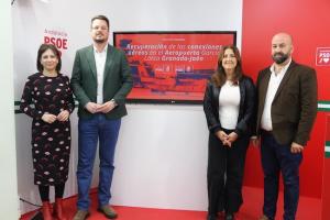Fran Lozano y Remdedios Sánchez, junto a representantes del PSOE de Jaén.