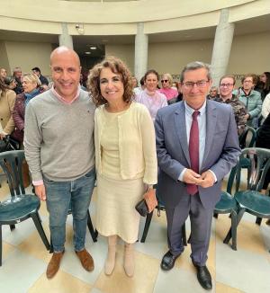 María Jesús Montero, junto a Nazario Montes y Pepe Entrena.