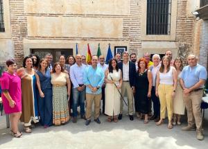 Irene Justo con Pedro Fernández y otros representantes del PSOE. 