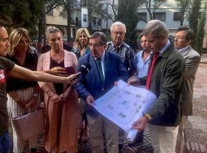 Carmen Lidia Reyes y Luis González con otros ediles del PP en la capital. 