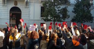 La concentración ha finalizado sacando tarjeta roja a la concejala.