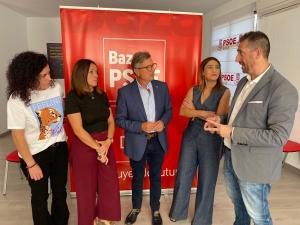 Olga Manzano con los representantes socialistas de las comarcas de Baza y Huéscar.
