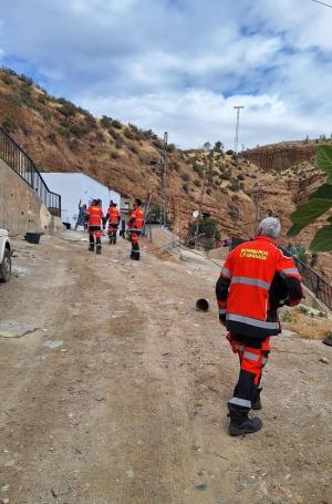 Los bomberos han intervenido este viernes ante un desplazamiento del muro.