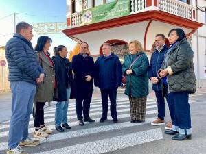 El alcalde socialista y sus ediles con Carranza y Fátima Gómez.