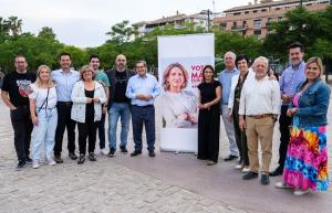 Paco Luis Benítez con otros representantes socialistas. 