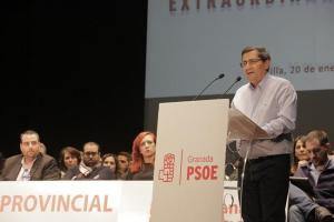 Entrena, en el comité provincial del PSOE de Granada.