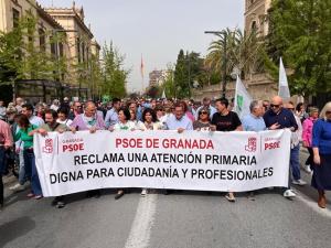 Representantes socialistas, en la manifestación de este domingo.