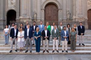Foto de la candidatura del PP con el presidente provincial y la alcaldesa de Granada. 
