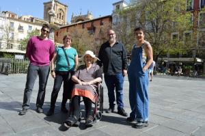 Kim Pérez con los candidatos y candidatas de Granada Unida. 