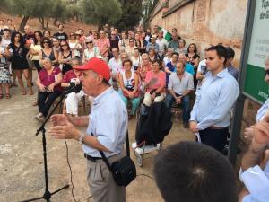 Antonio Ruiz Valdivia, en un acto en homenaje a las víctimas del franquismo en las tapias del cementerio de Granada, Lugar de Memoria Histórica de Andalucía.