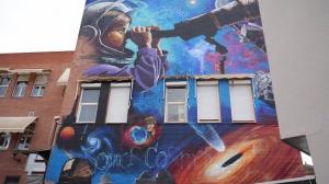 Mural de El Niño de las Pinturas para conmemorar el 50 aniversario del centro científico.