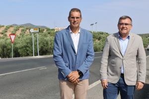 Antonio Salazar con José Antonio Montilla, en una visita del subdelegado al municipio.