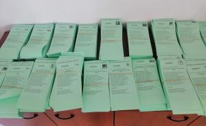 Papeletas con las candidaturas granadinas a las elecciones andaluzas. 