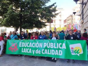 Dirigentes de IU y PCA Granada, durante una movilización por la educación pública.