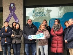 Marifrán Carazo, en el acto que el PP ha celebrado a las puertas de su sede.