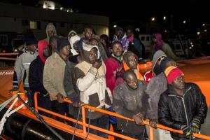 Llegada al Puerto de Motril, este martes, del centenar de personas rescatada en dos pateras.