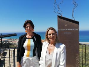 Concha Insúa y Carmen González, en Salobreña. 