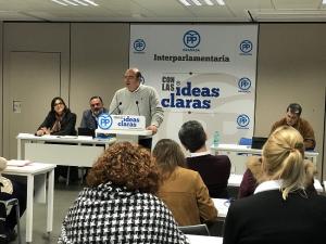 Sebastián Pérez durante su intervención en la interparlamentaria del PP.