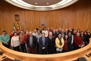 Alcaldes, concejales y técnicos han firmado los convenios en la Diputación.