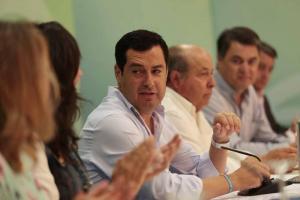 El alcalde, tras el presidente del PP-A.