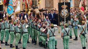 La legión en Málaga con el Cristo de la Buena Muerte este Jueves Santo.