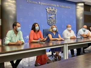 Loles López durante su visita al Ayuntamiento de Almuñécar.