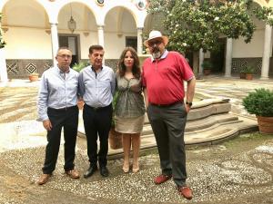 Lorena Rodríguez con los representantes de la Federación de Asociaciones de Casetas.