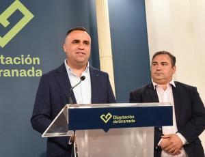 Eduardo Martos, junto al presidente de la Diputación y del PP.