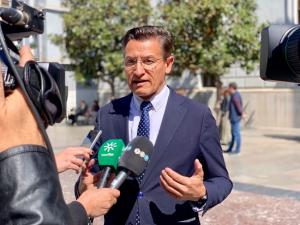 Luis Salvador, esta mañana, en la Plaza del Carmen.