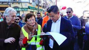 Luis Salvador firma por dos hospitales completos.