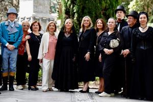 La alcaldesa con representantes del Consejo Municipal de la Mujer y de la Asociación Histórico Cultural Torrijos 1831.