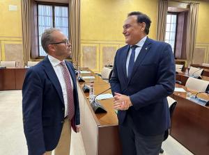 Mariano García con el consejero José Carlos Gómez. 