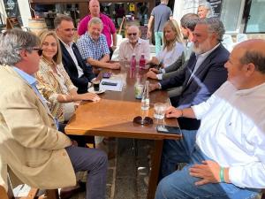 Visita de los populares a la estación de Sierra Nevada.